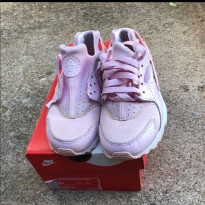 Nike huaraches gun (GS) size 5y